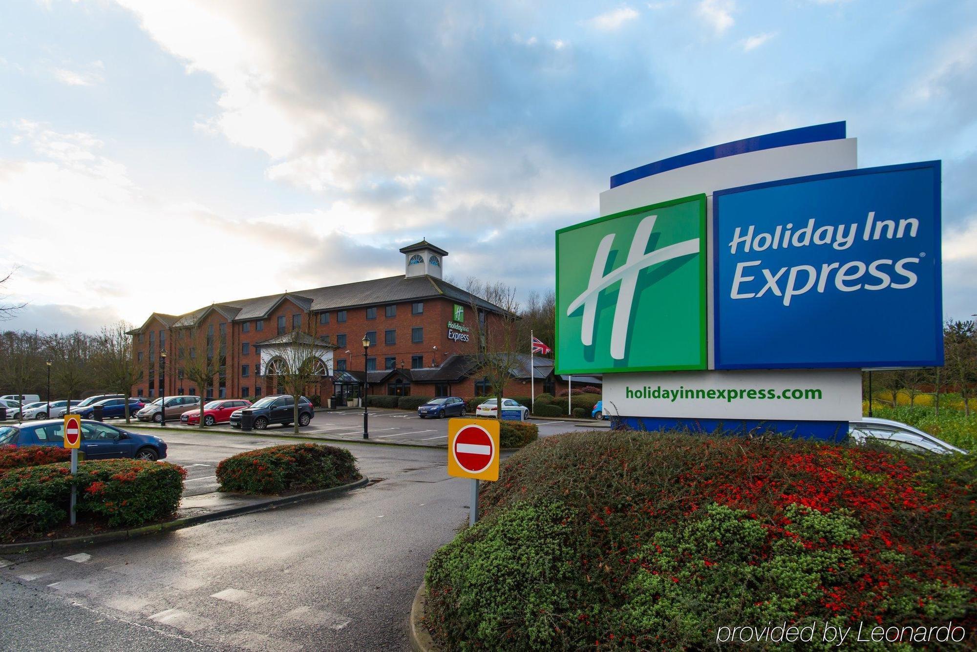 Holiday Inn Express Stafford, An Ihg Hotel Zewnętrze zdjęcie