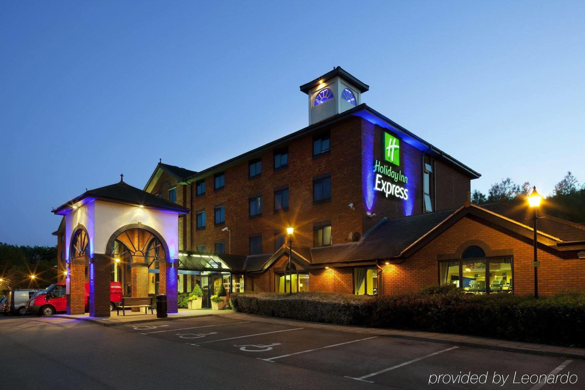 Holiday Inn Express Stafford, An Ihg Hotel Zewnętrze zdjęcie